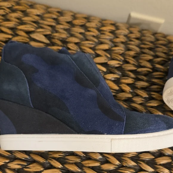 Linea Paolo - Stylish Blue Wedge Ankle Boots - Picture 4 of 8